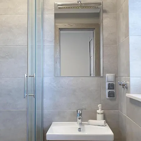 1 Bedroom Beautiful In Apartman *