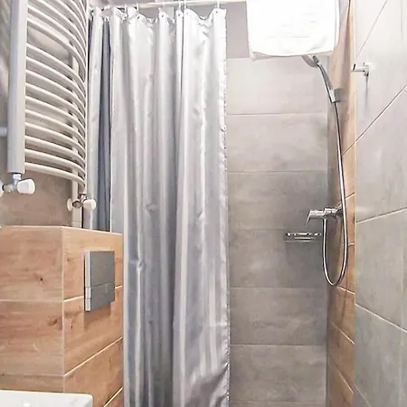 1 Bedroom Beautiful In Apartman *